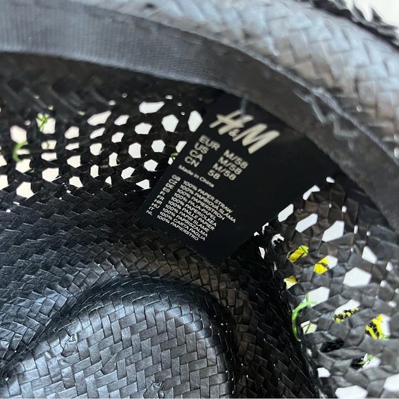 Black straw fedora like hat styled with honey bees. M - Picture 4 of 5